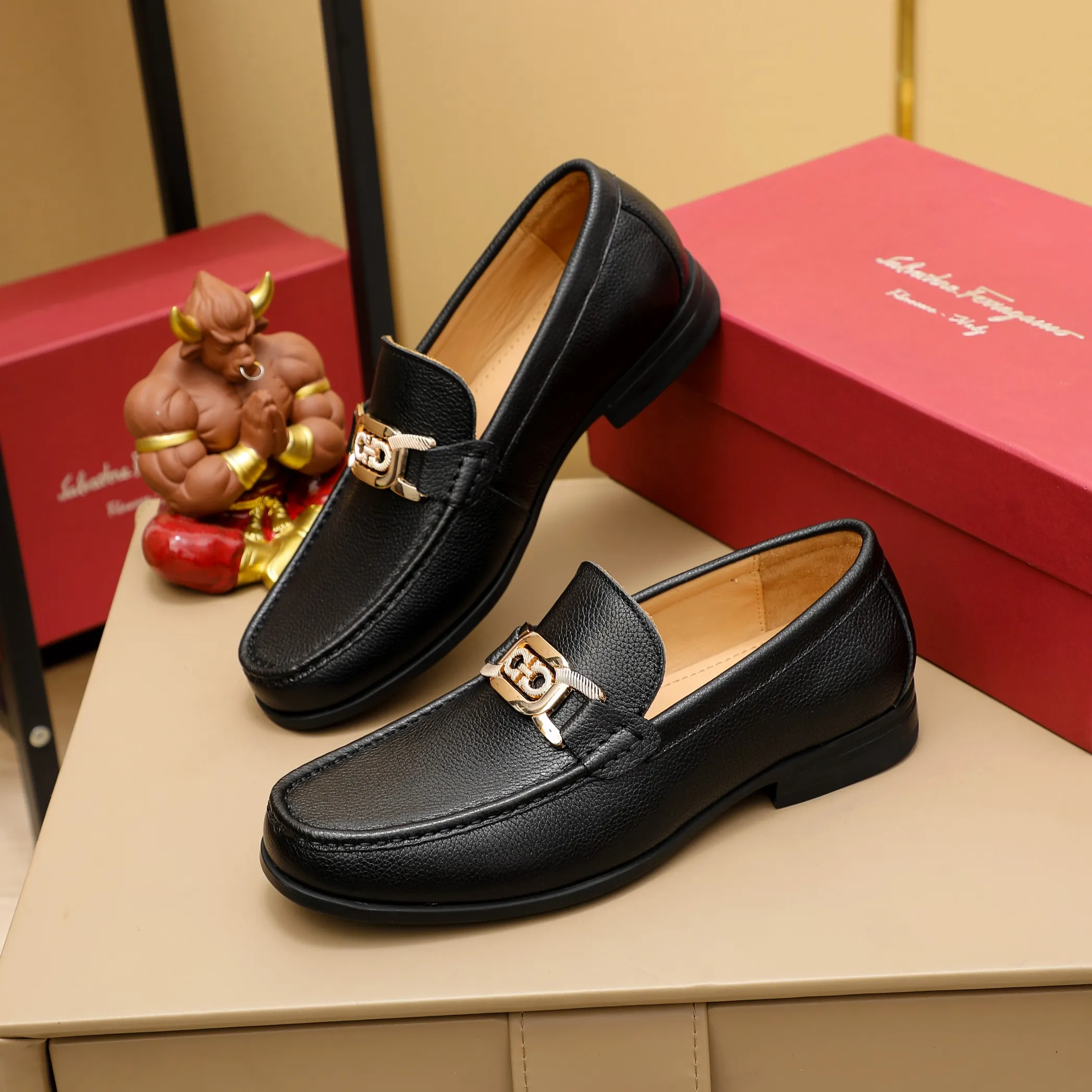 Men's clothing and shoes 💰460 🔥Ferragamo's new men's casual slip-on shoes🇨🇳Official website original 1:1 mold opening, original quality💯Fine workmanship, high-end luxury☘The upper is made of imported Italian first-layer cowhide🌴Luxury🐂leather lining🍓Rubber wear-resistant and non-slip outsole, breathable and comfortable to wear🍍The first choice for high-end men, black, size 38-45